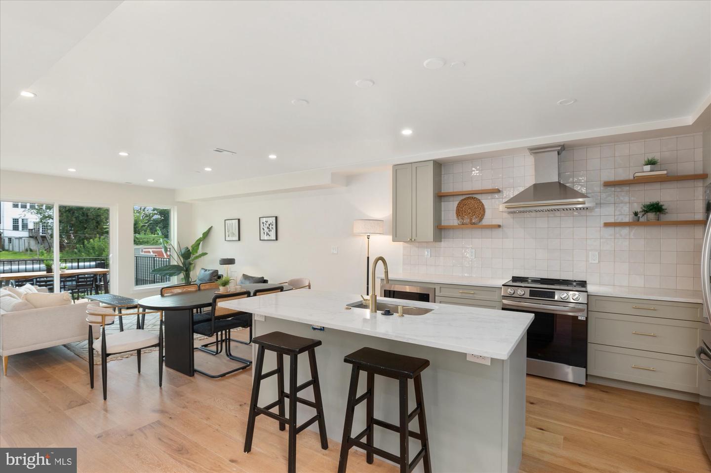 318 Webster St NW #3