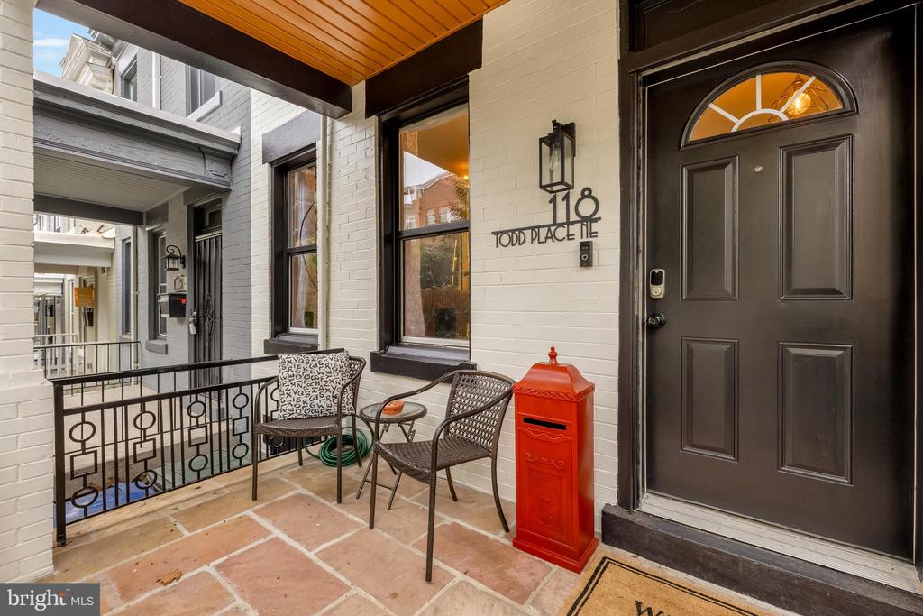 118 TODD PLACE NE