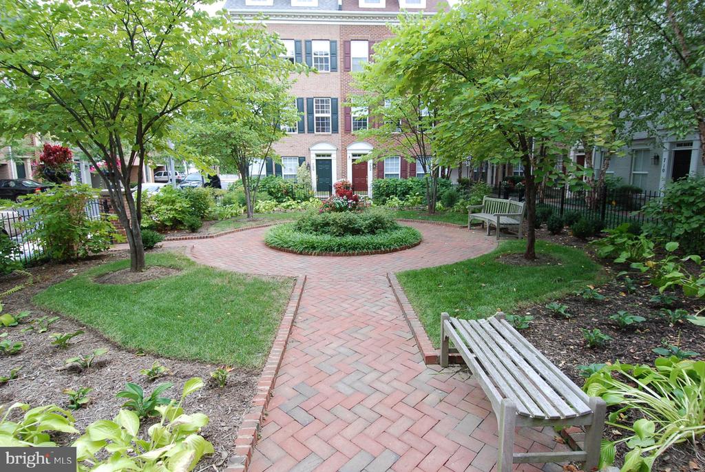 703 CAPITOL SQUARE PLACE SW