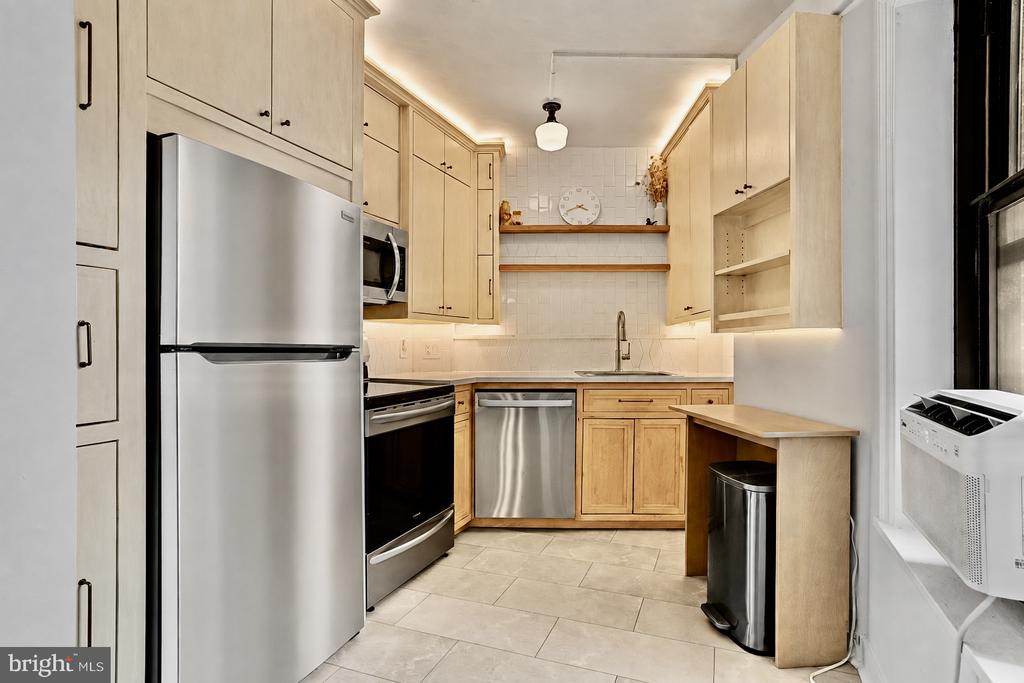 2100 19TH STREET NW Unit: 706
