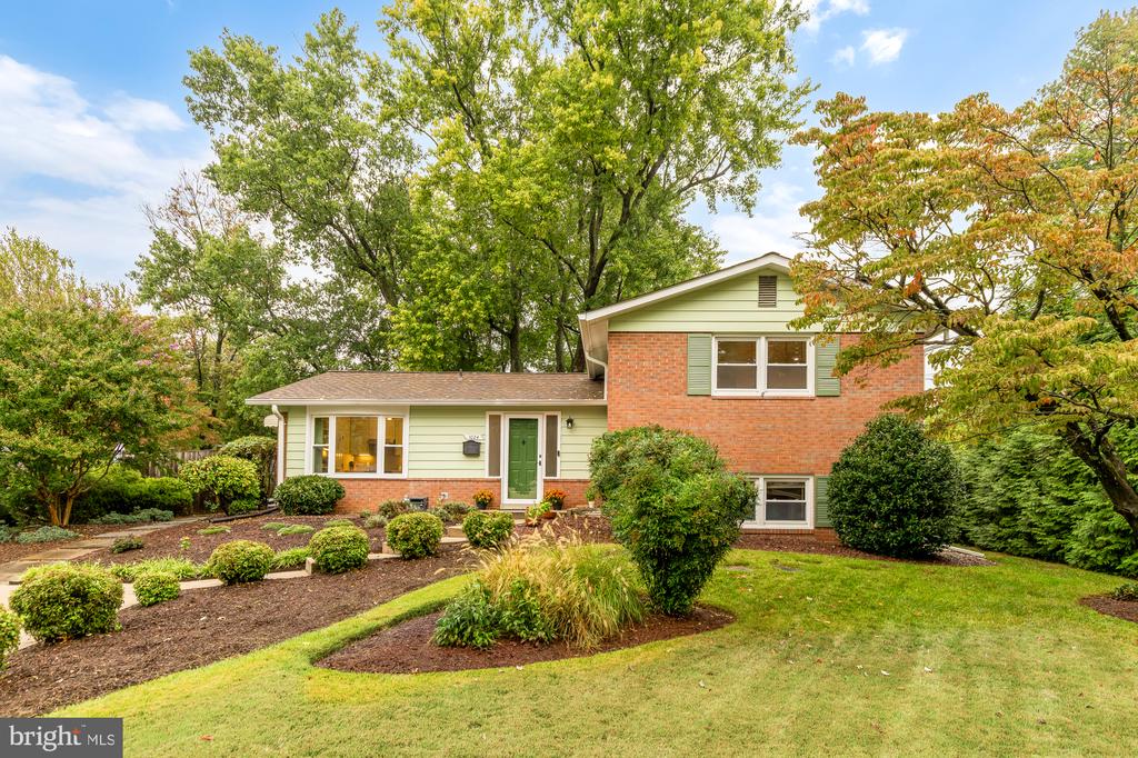 1024 DEVERE DRIVE
