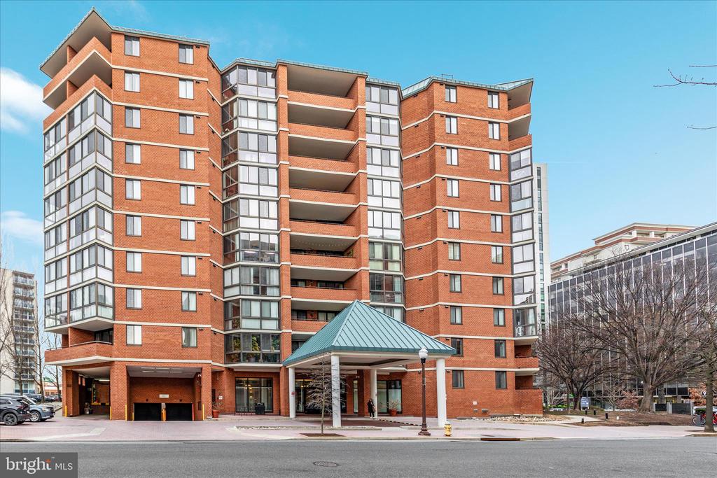 1001 N RANDOLPH STREET 202