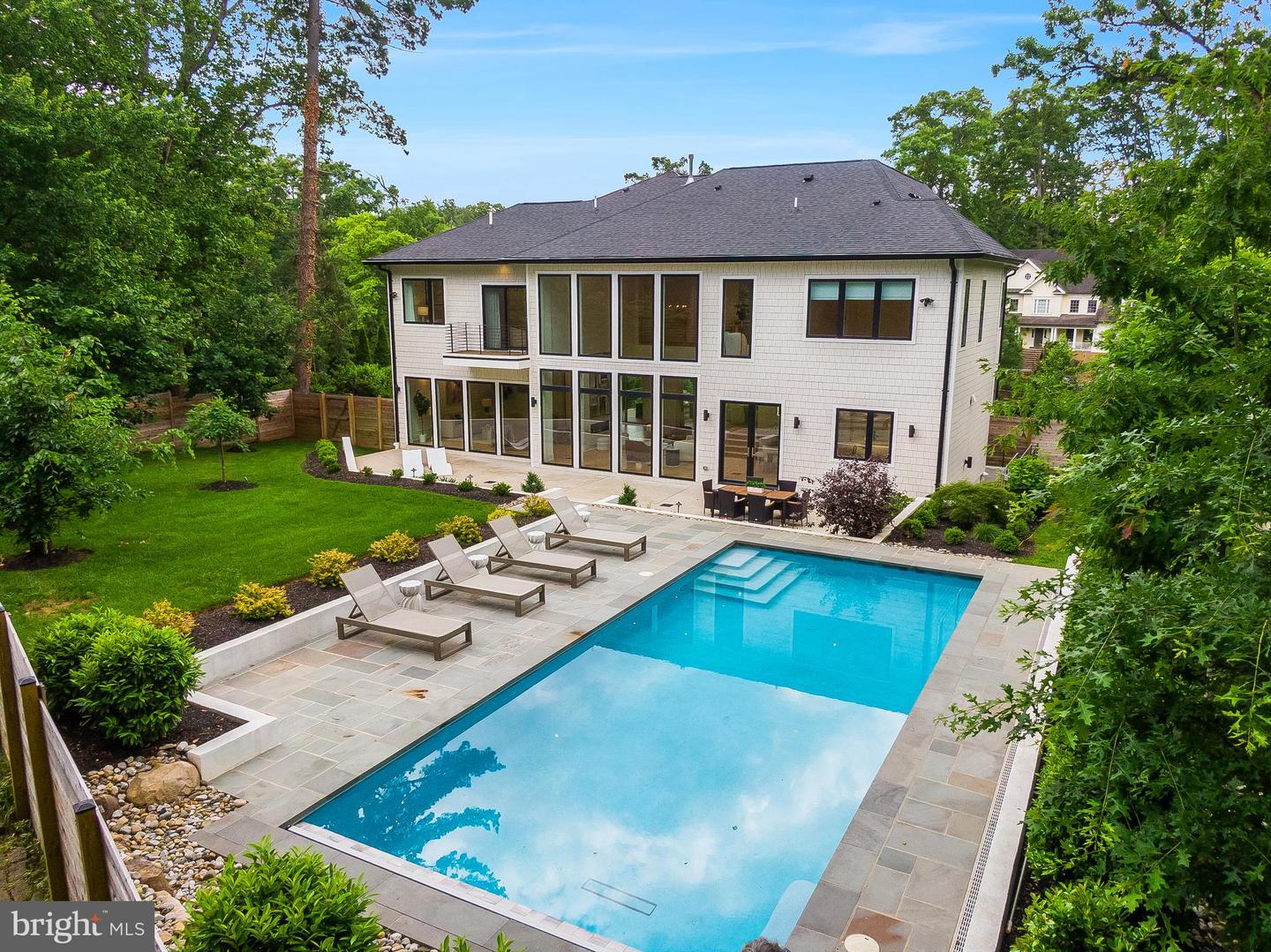 5914 Woodley Rd