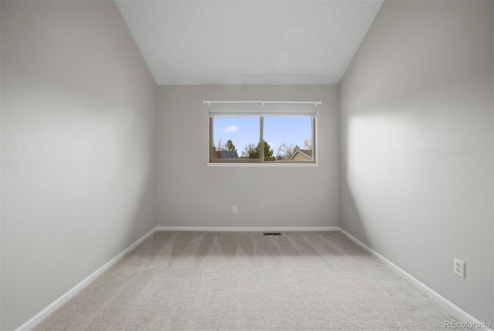 3124 E Hinsdale Place