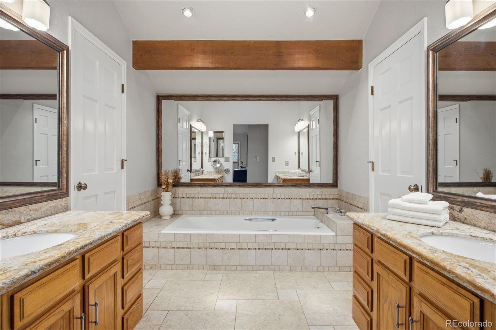 3124 E Hinsdale Place