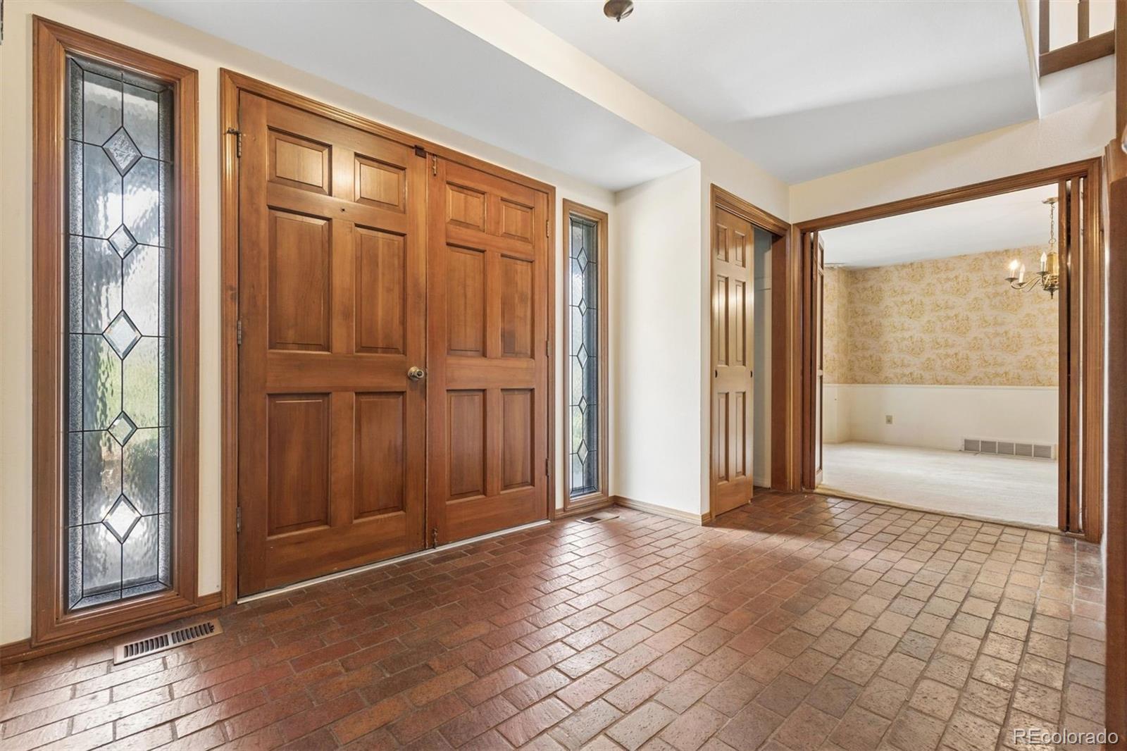 10 Carriage Lane