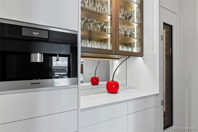 155 Steele Street Unit: 716