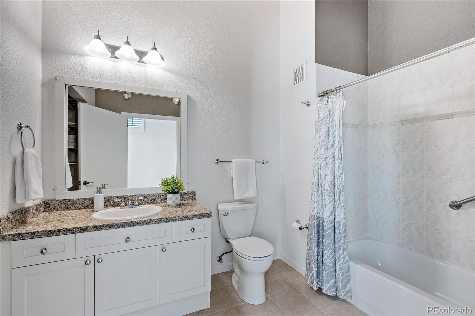 175 Rampart Way Unit: 901