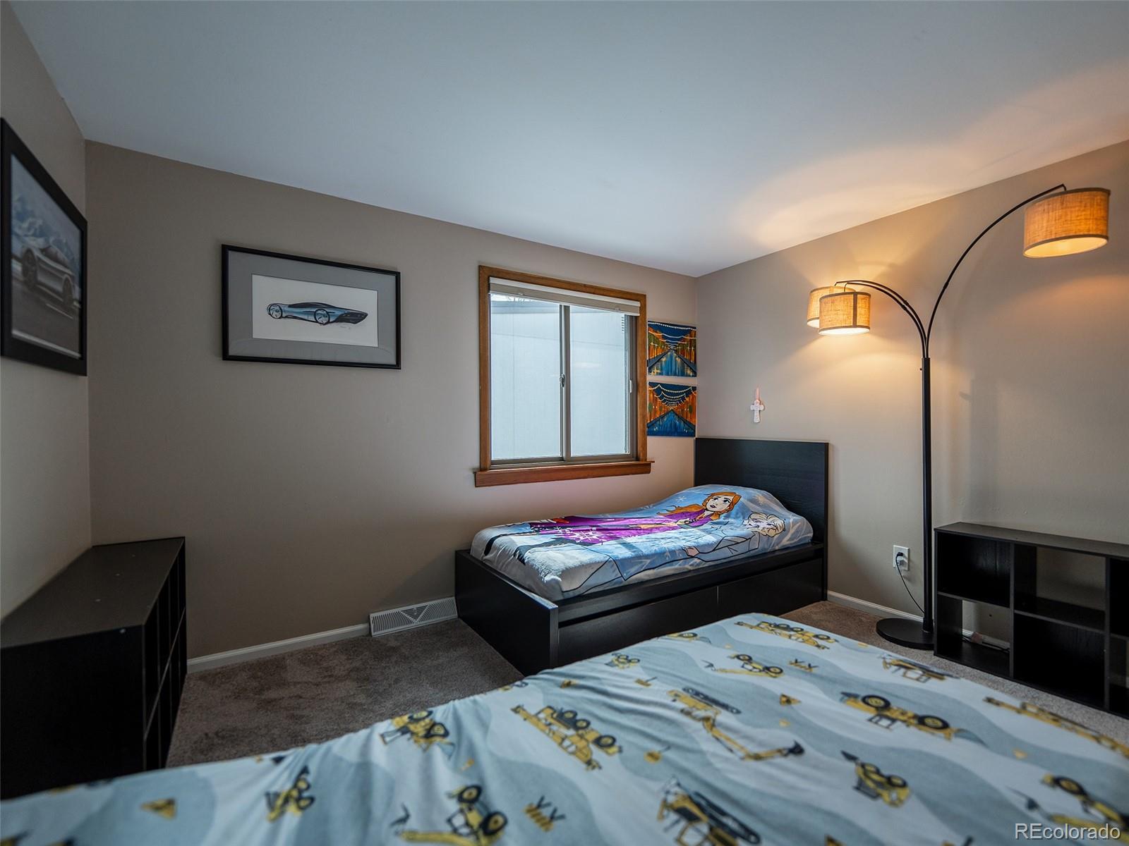 949 W Peakview Circle