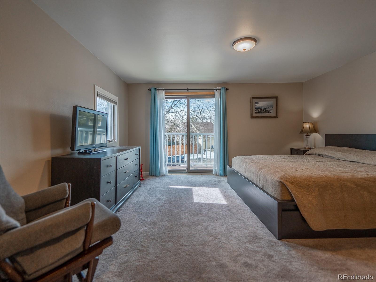 949 W Peakview Circle