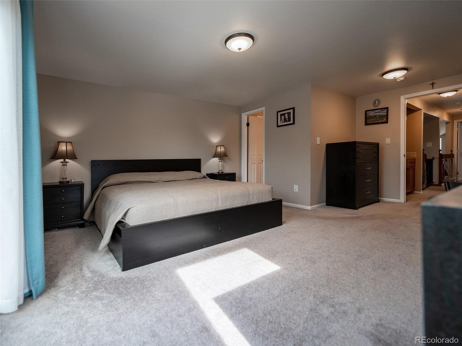 949 W Peakview Circle