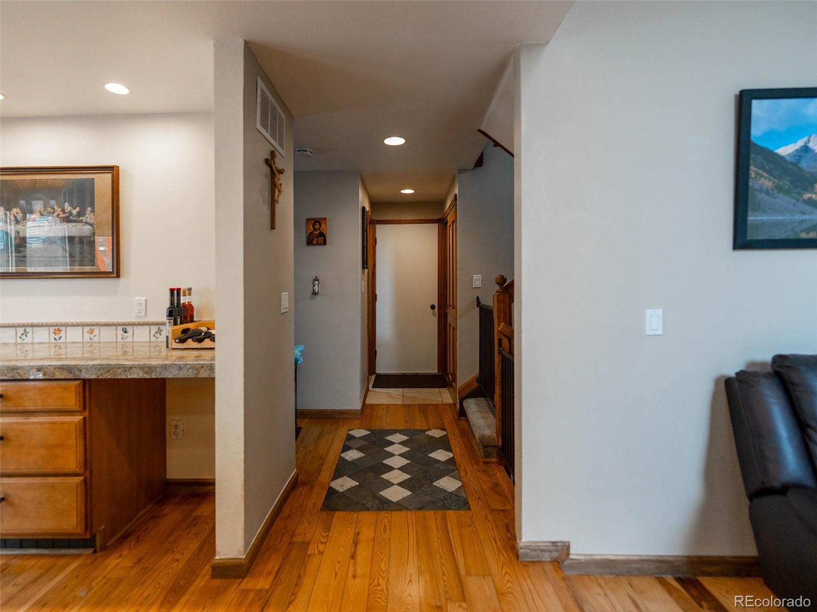 949 W Peakview Circle