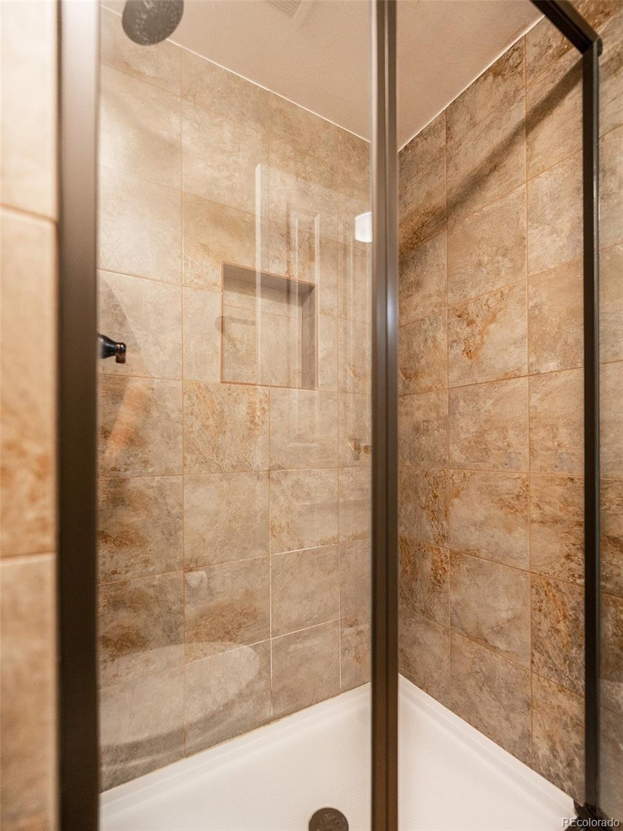 949 W Peakview Circle