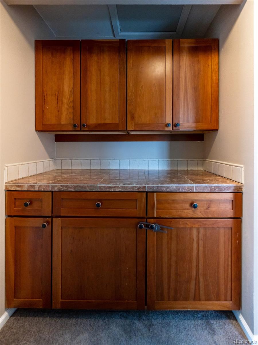 949 W Peakview Circle