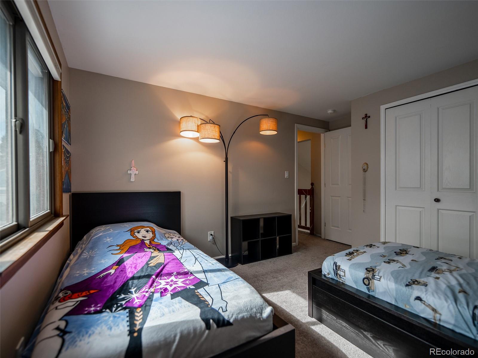 949 W Peakview Circle