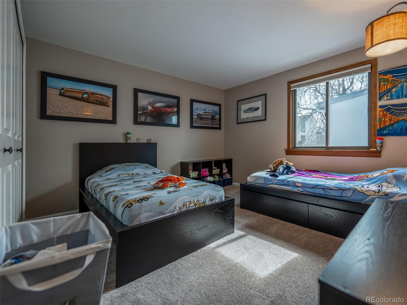 949 W Peakview Circle