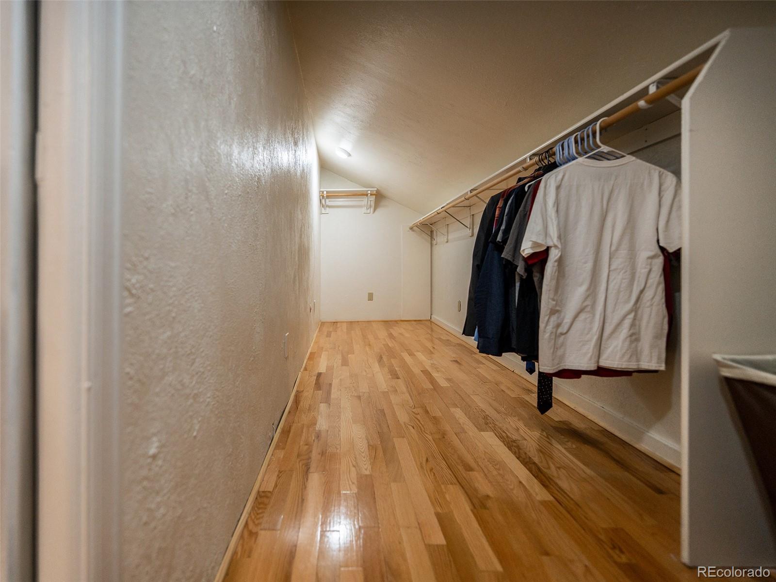 949 W Peakview Circle