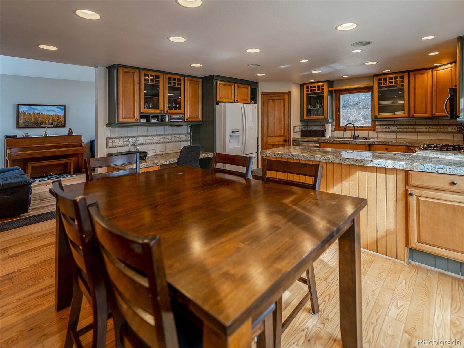 949 W Peakview Circle