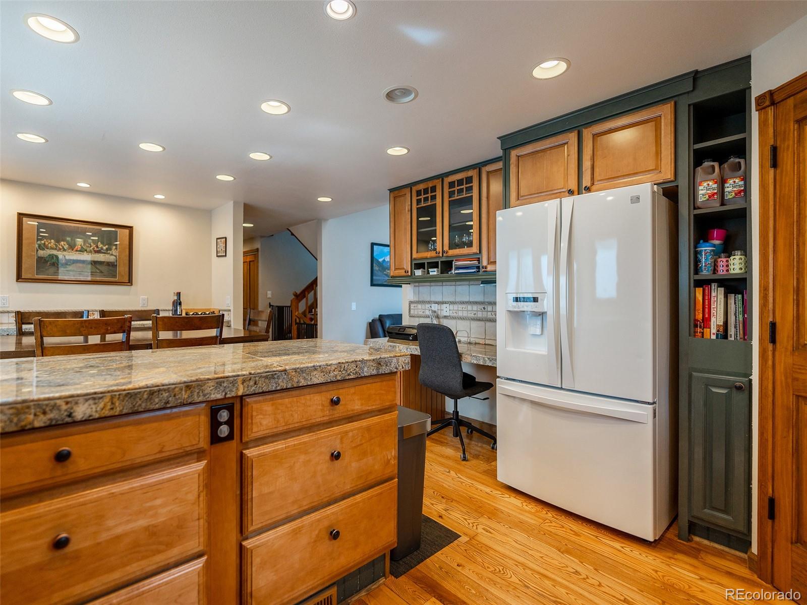 949 W Peakview Circle