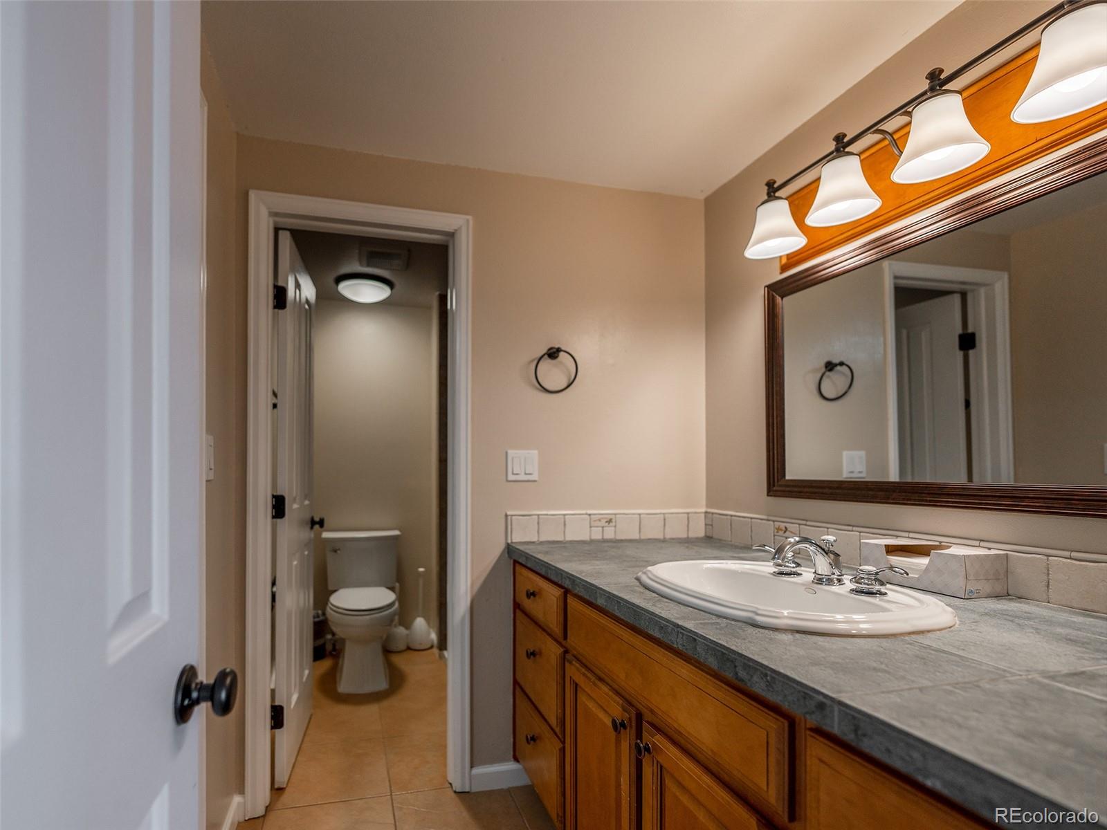 949 W Peakview Circle