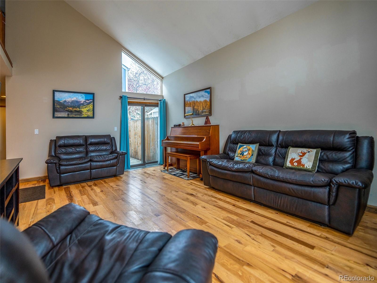 949 W Peakview Circle