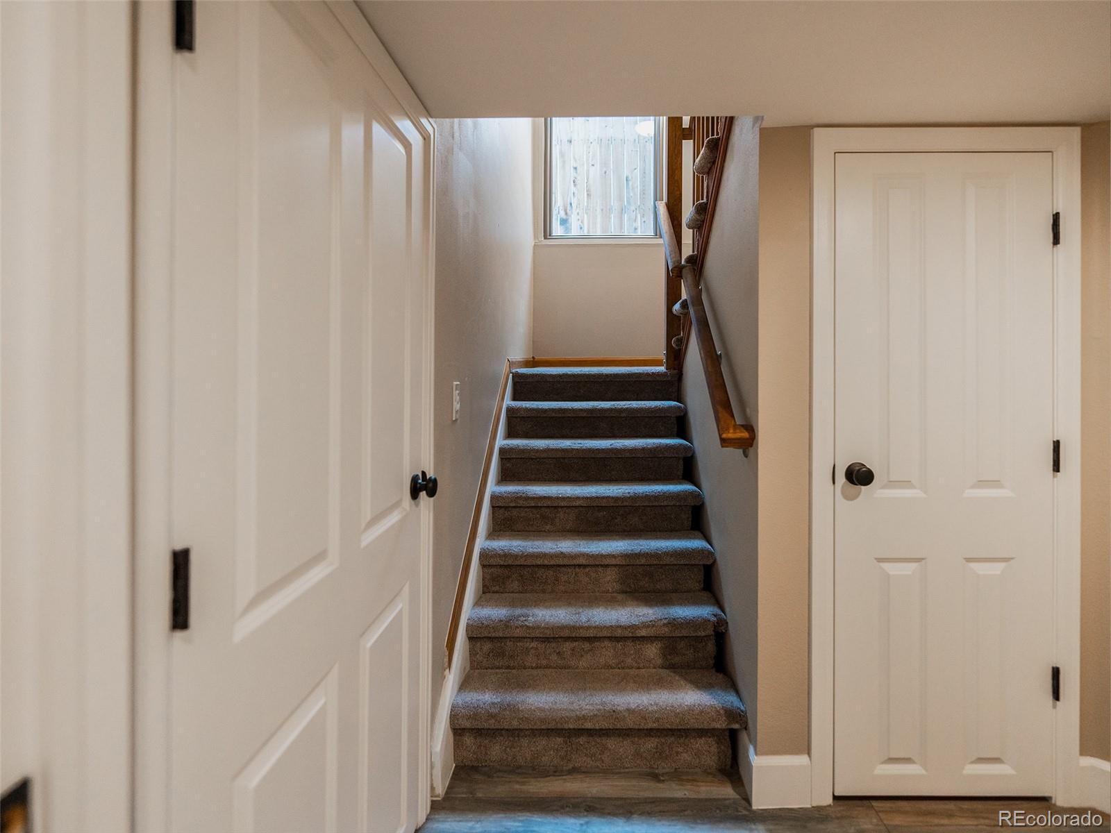 949 W Peakview Circle