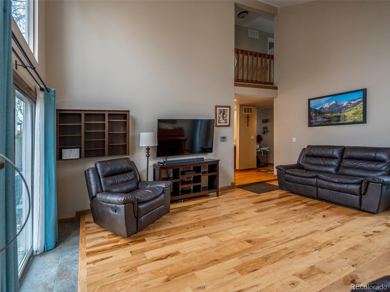 949 W Peakview Circle