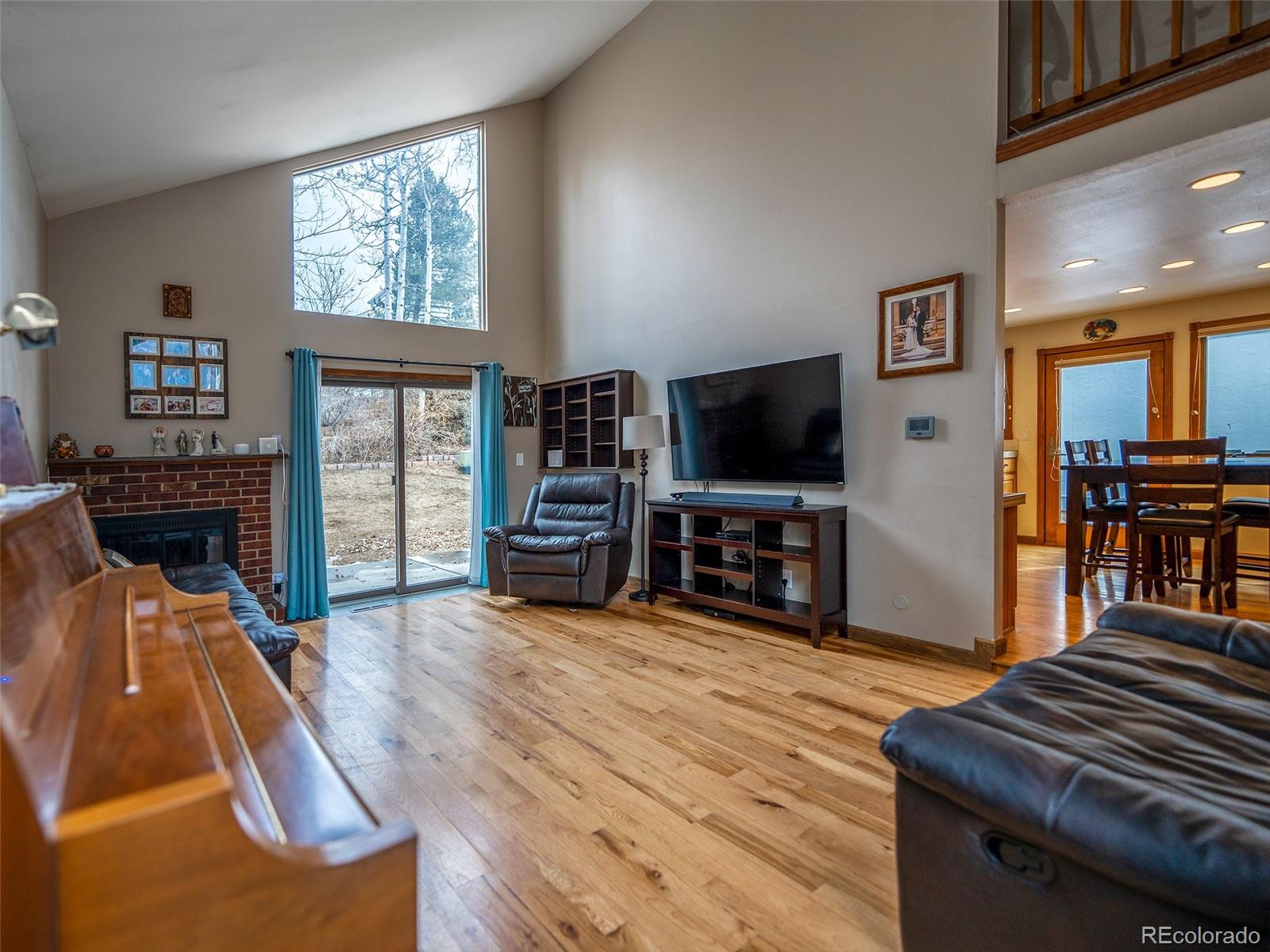 949 W Peakview Circle