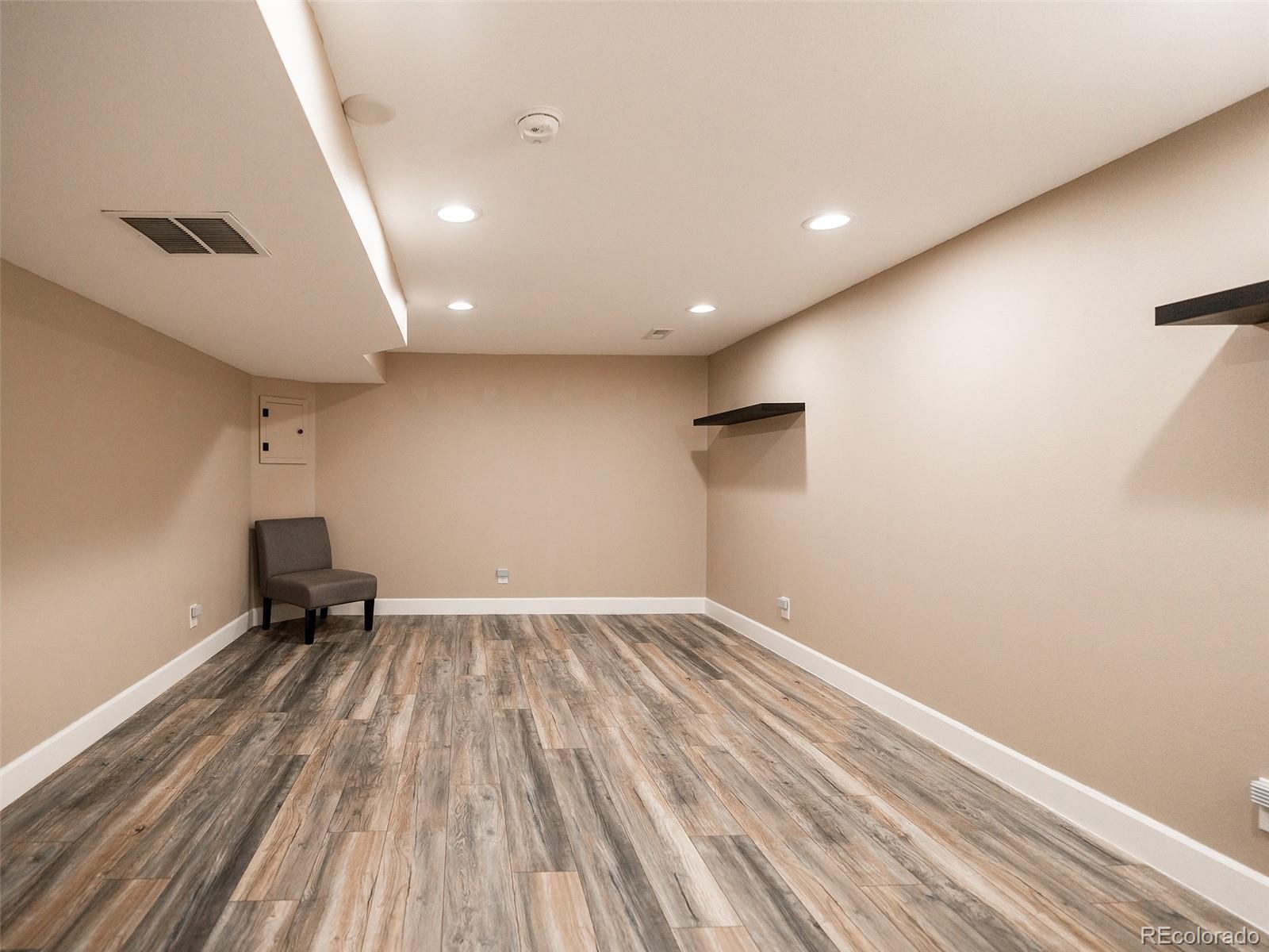 949 W Peakview Circle