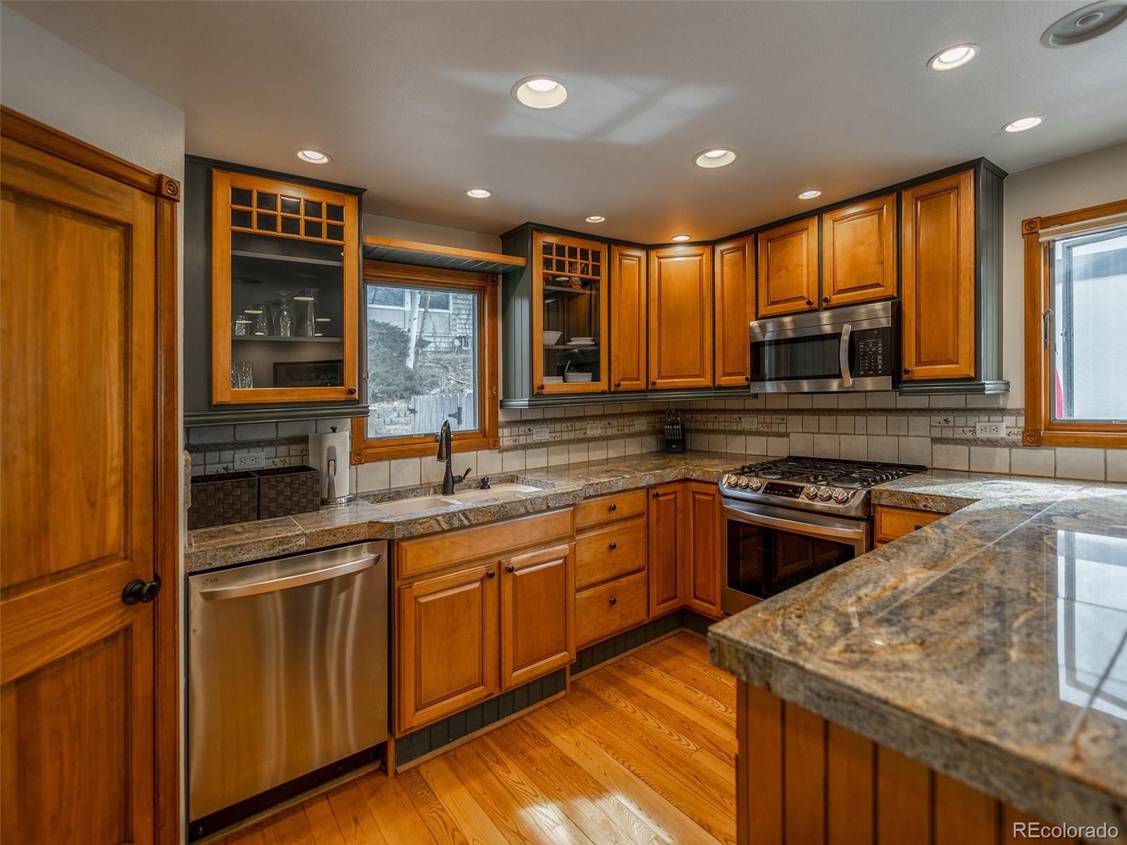 949 W Peakview Circle