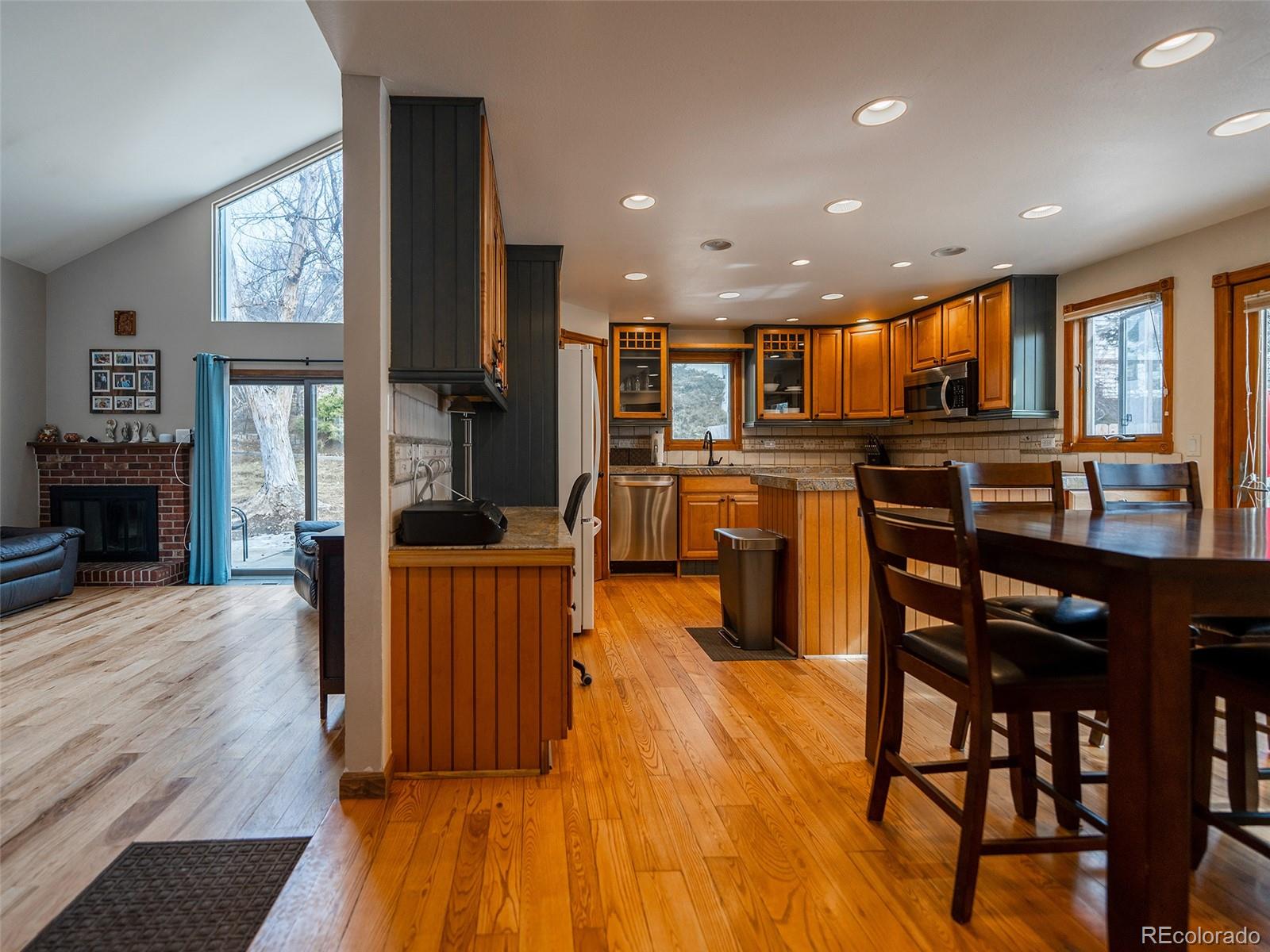 949 W Peakview Circle