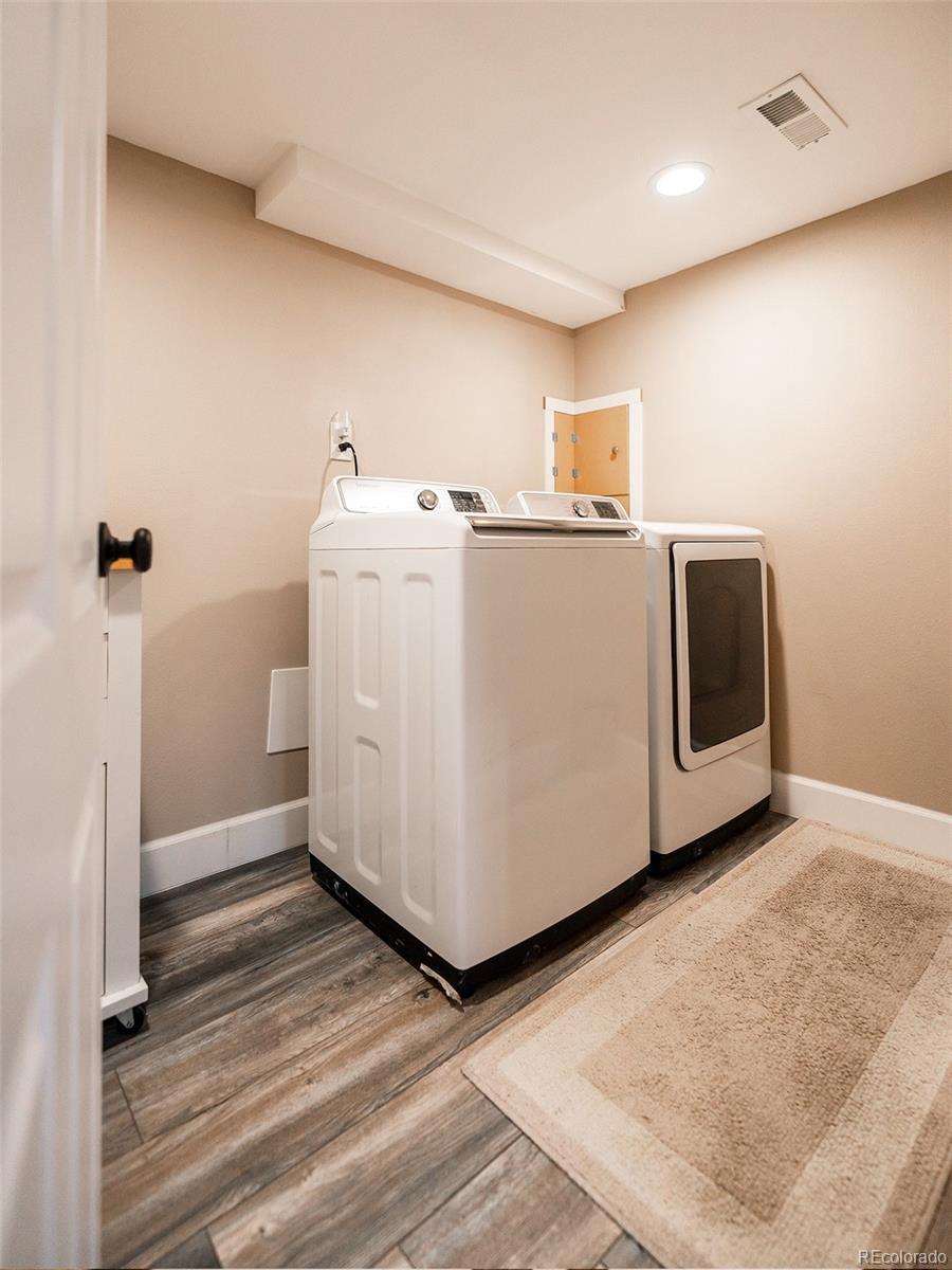 949 W Peakview Circle