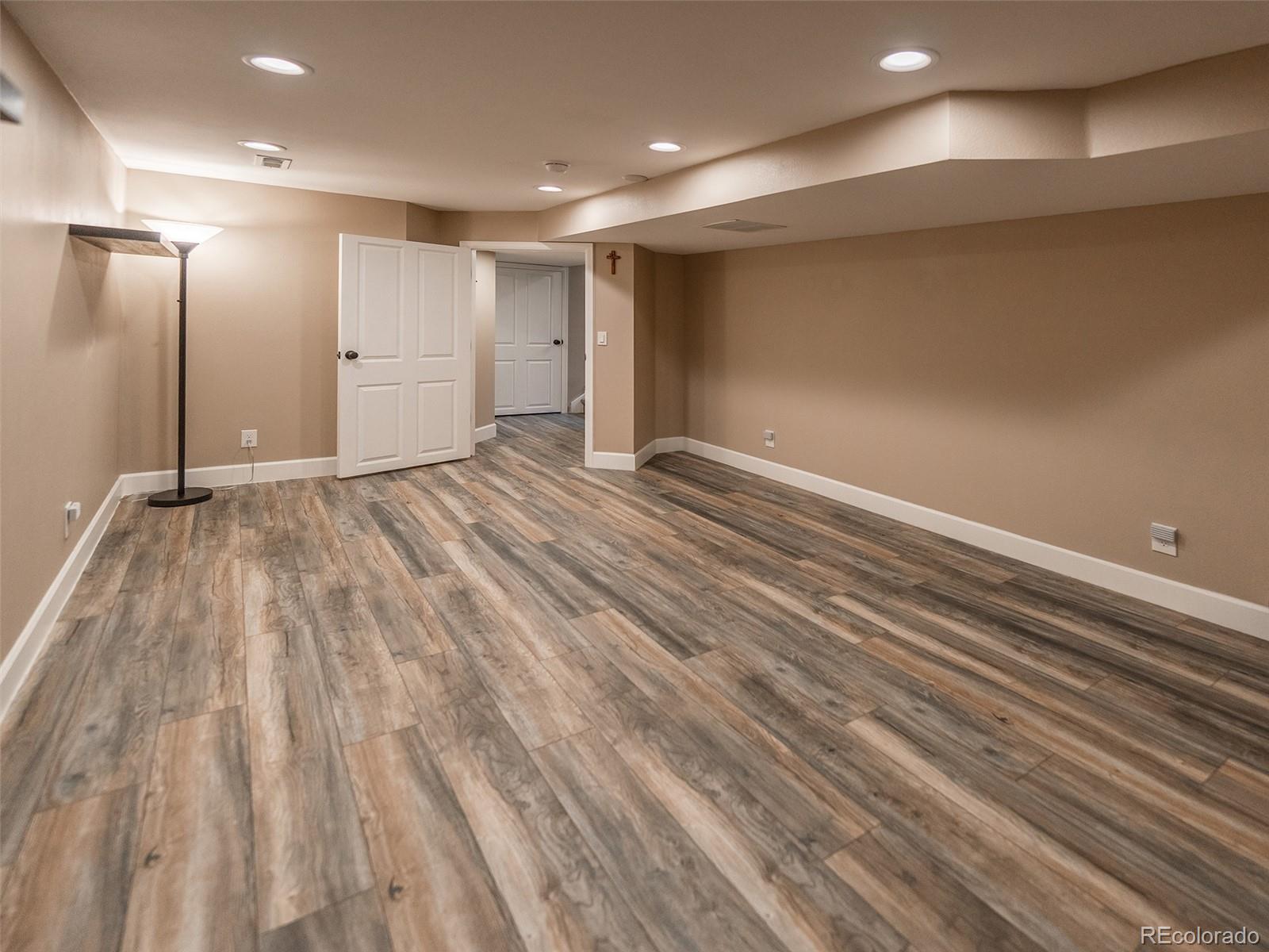 949 W Peakview Circle