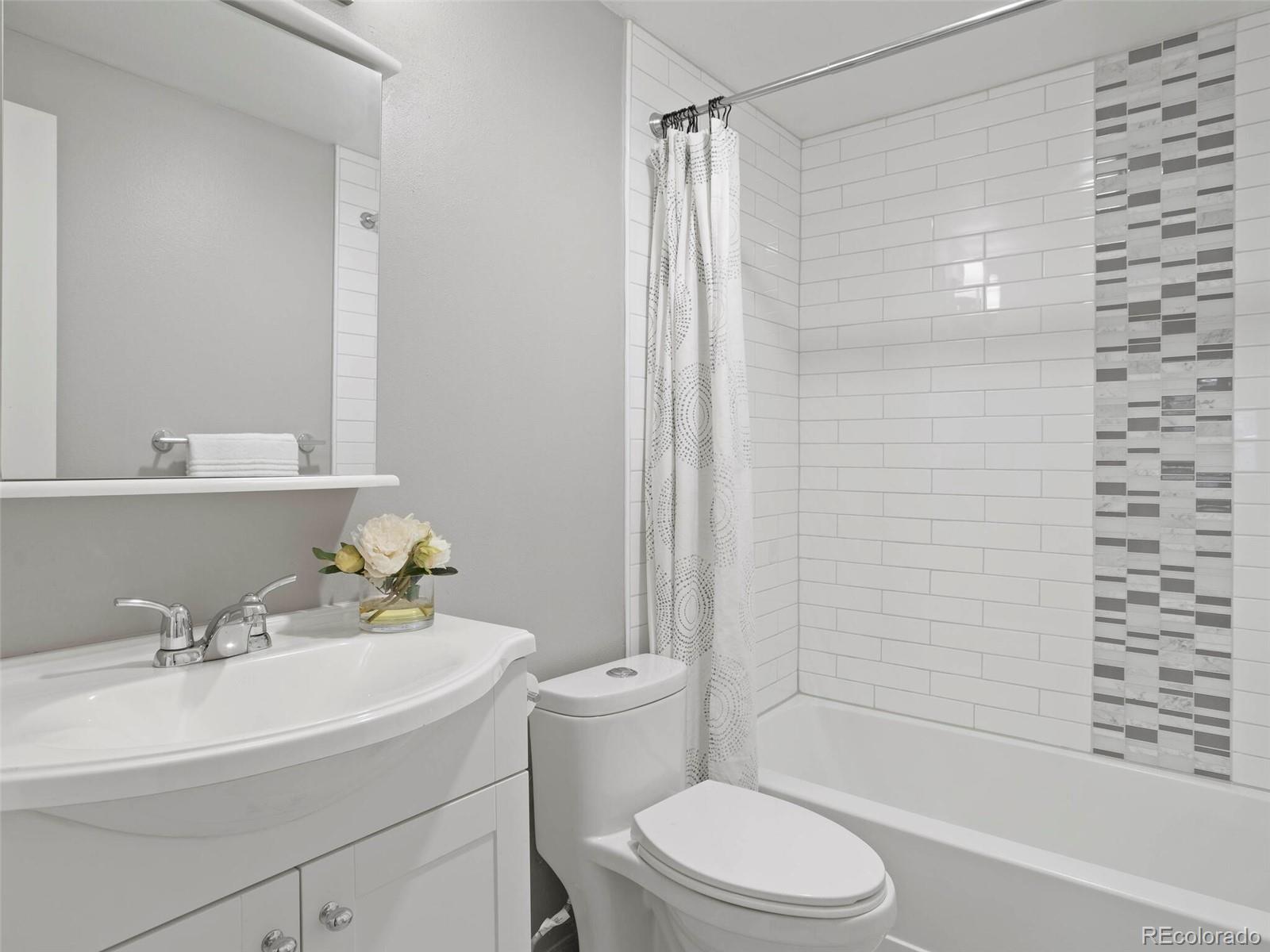 7557 S Willow Circle