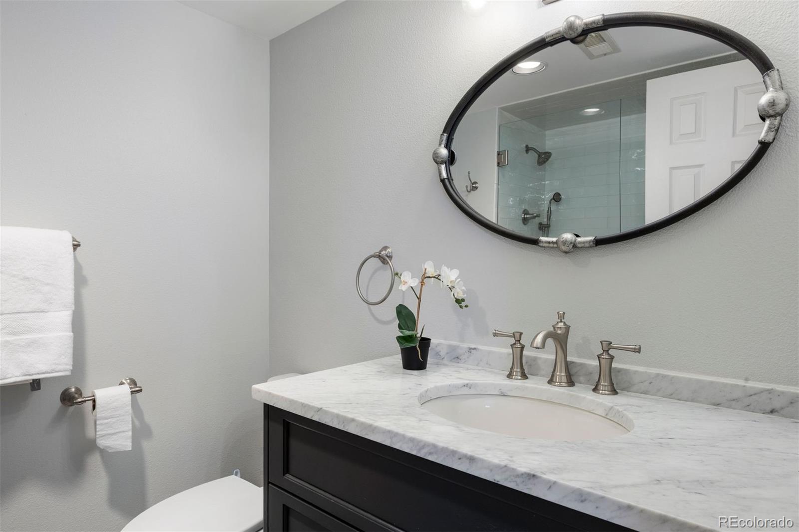 7233 S Niagara Circle