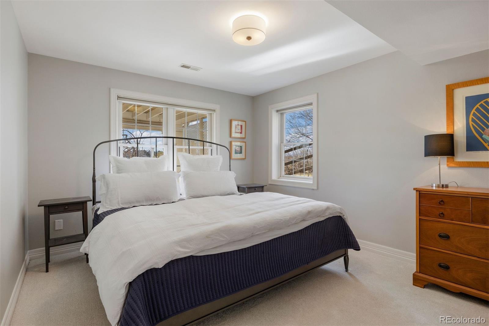 7233 S Niagara Circle