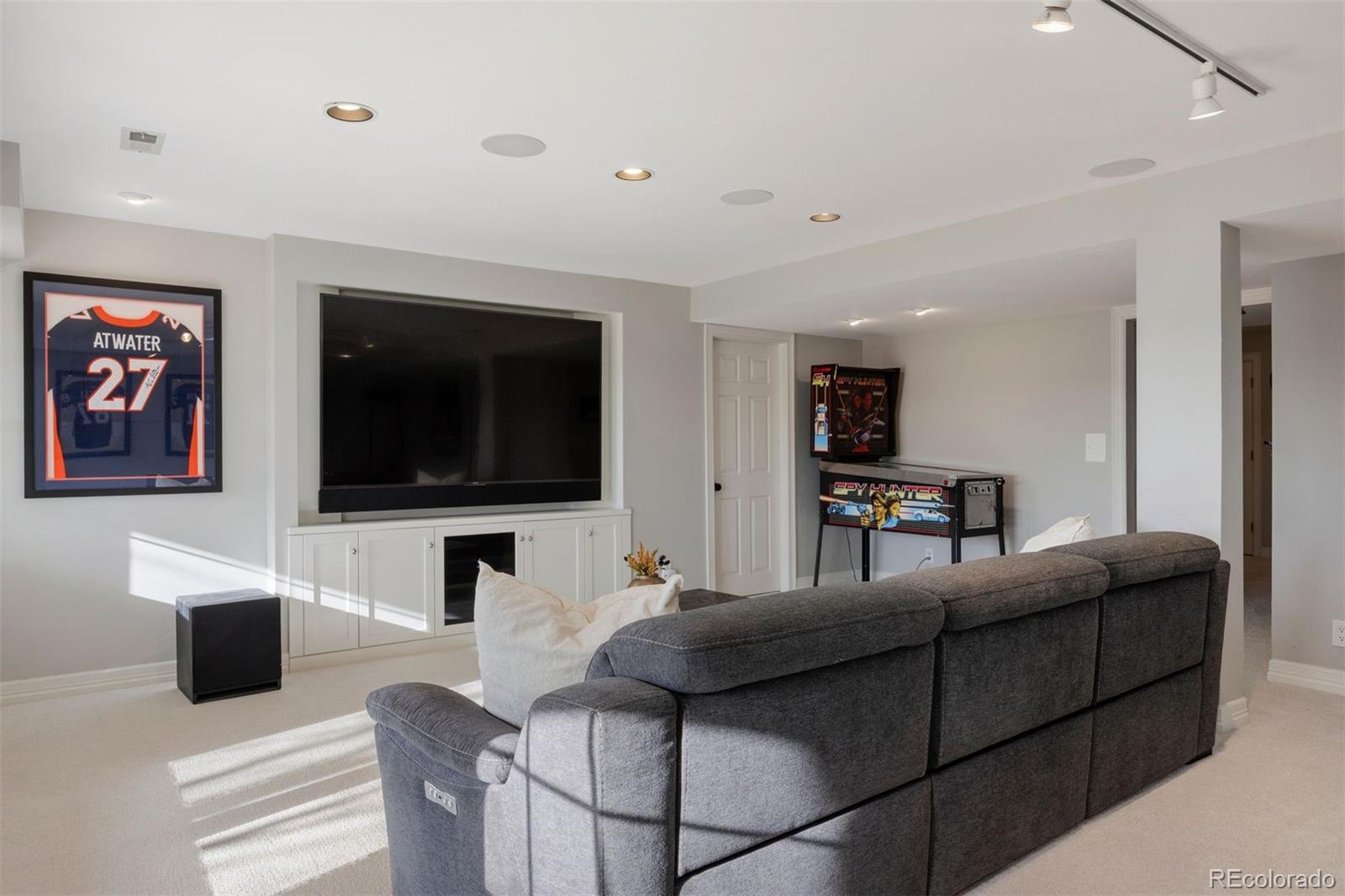 7233 S Niagara Circle