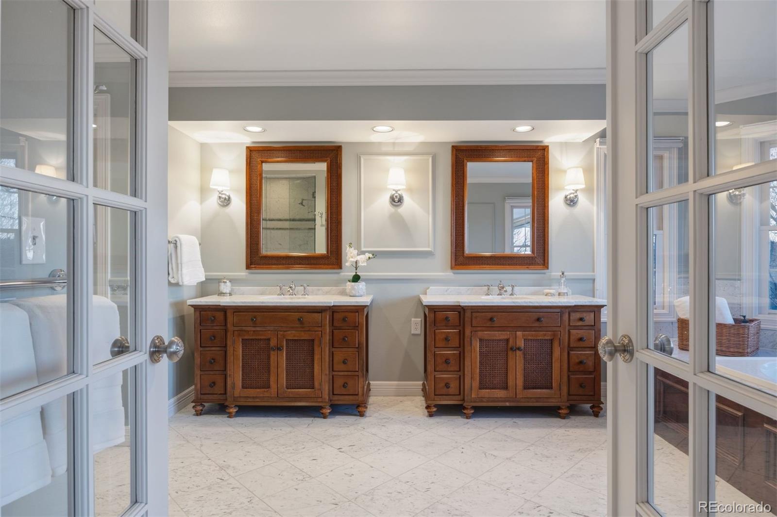 7233 S Niagara Circle