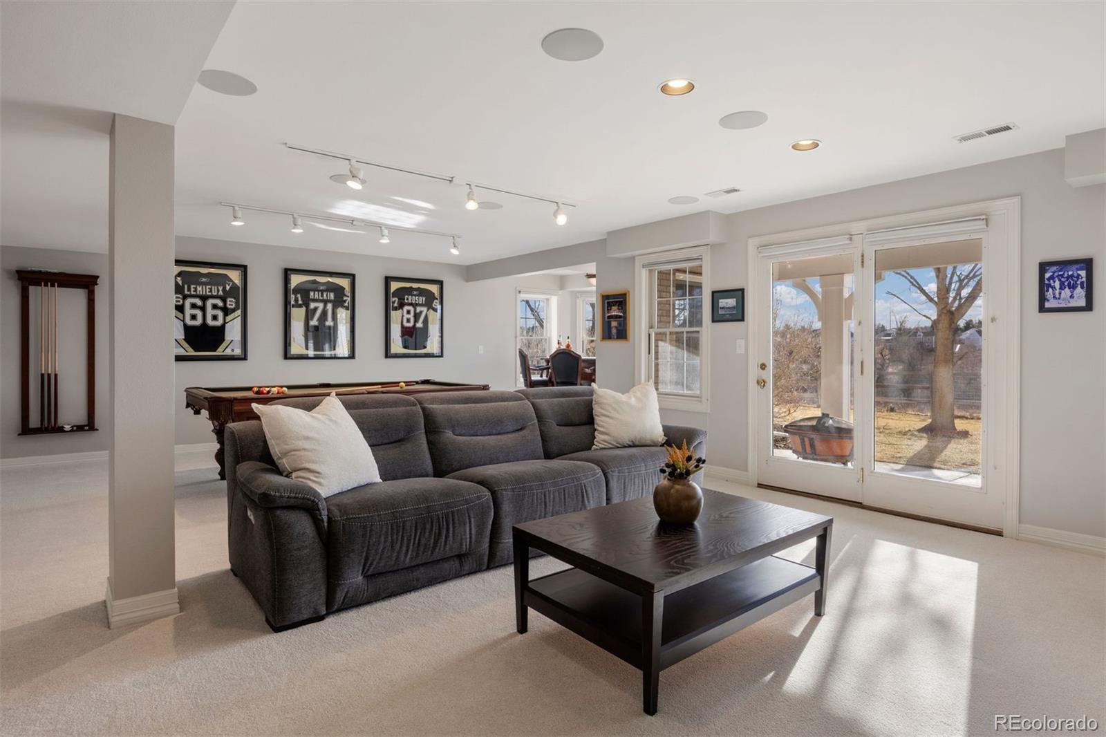 7233 S Niagara Circle