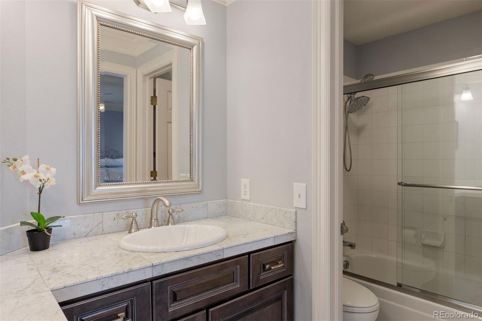 7233 S Niagara Circle