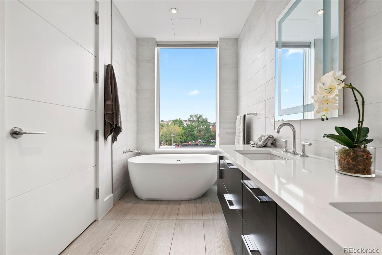 155 Steele Street Unit: 414