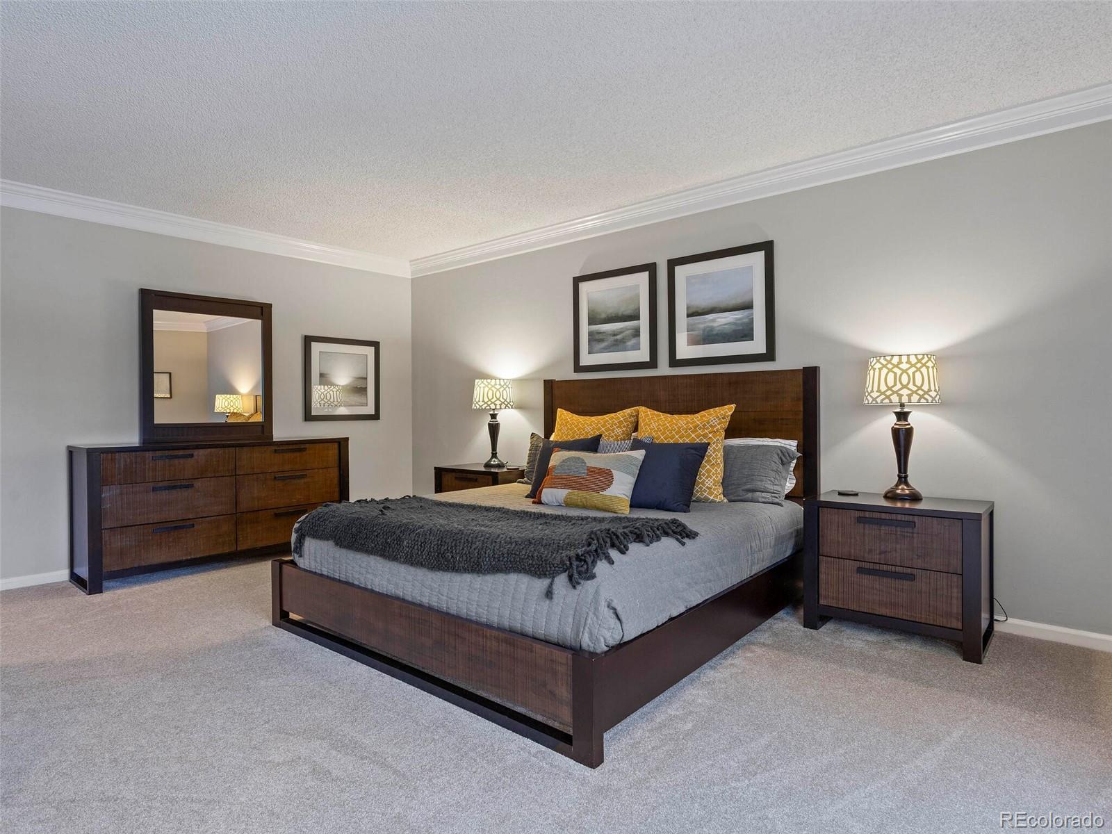 6202 S Jamaica Court