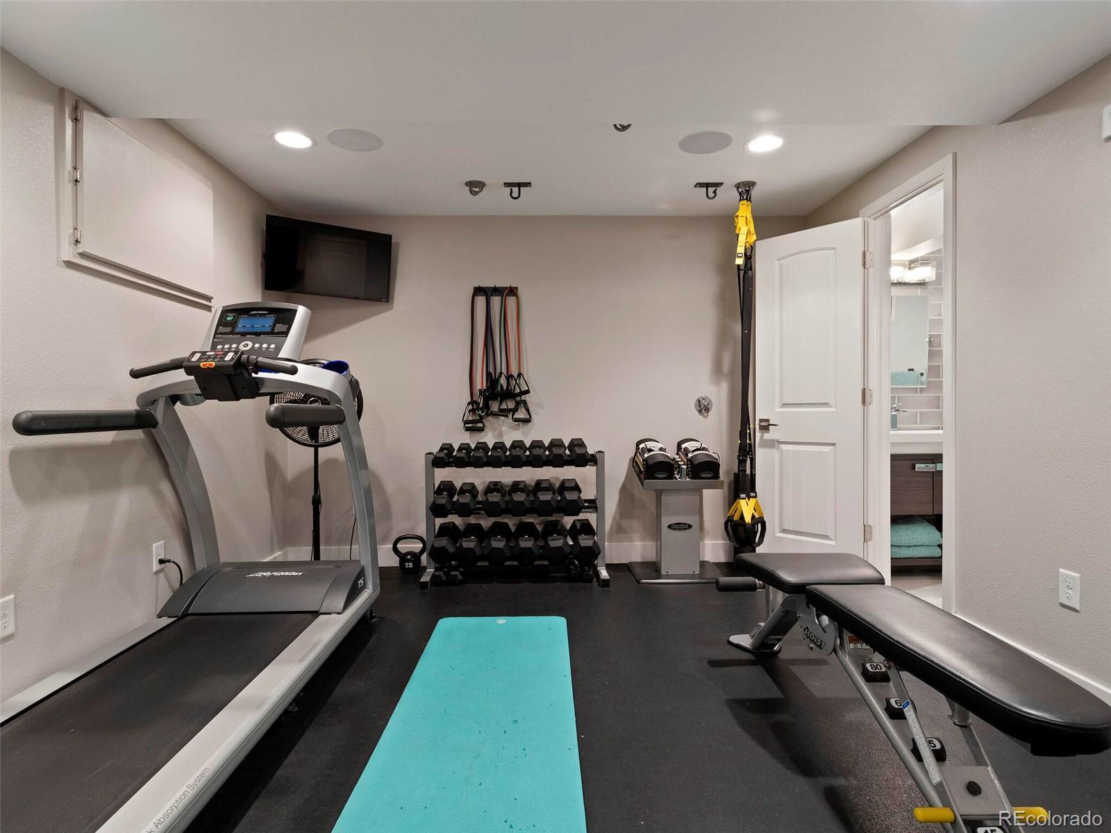 6202 S Jamaica Court