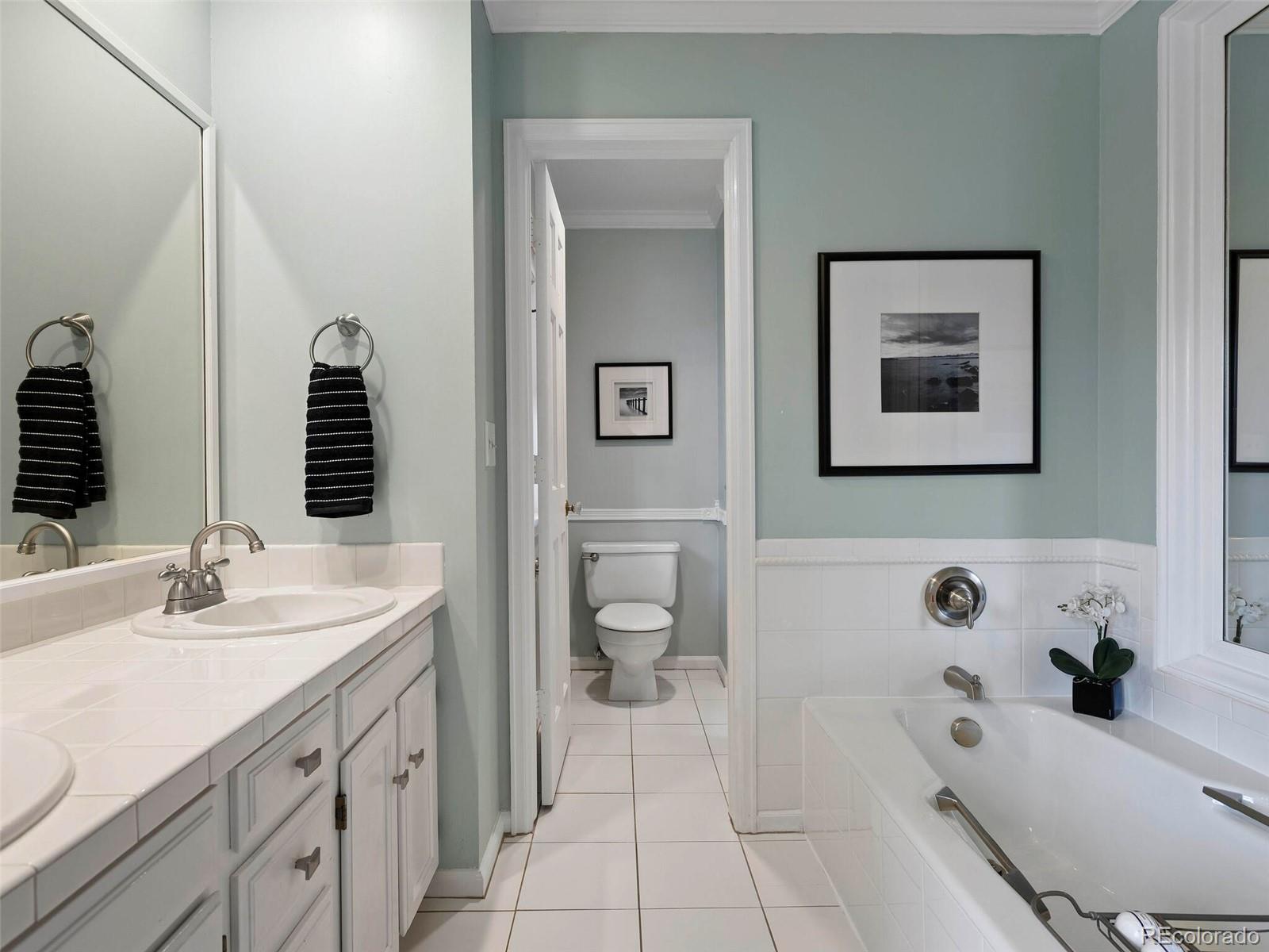 6202 S Jamaica Court