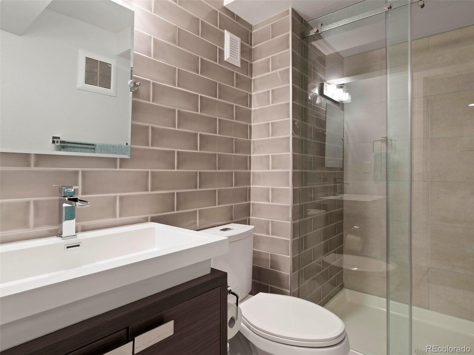 6202 S Jamaica Court