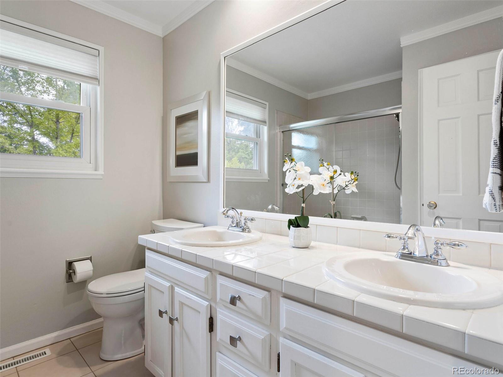 6202 S Jamaica Court