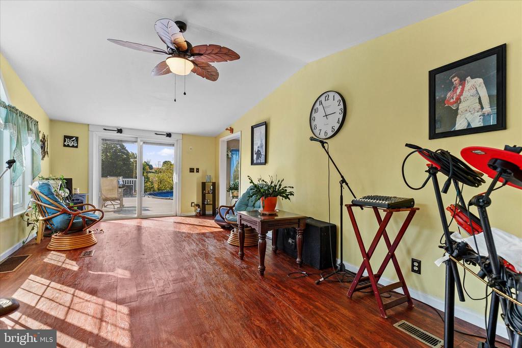 40 SEYMOUR DRIVE