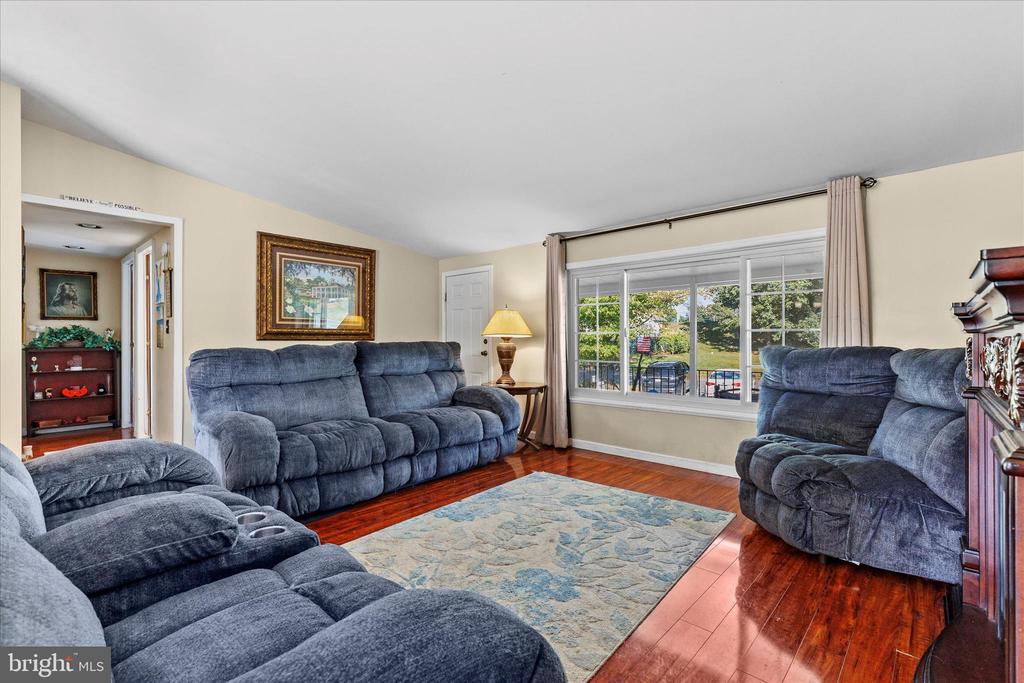 40 SEYMOUR DRIVE