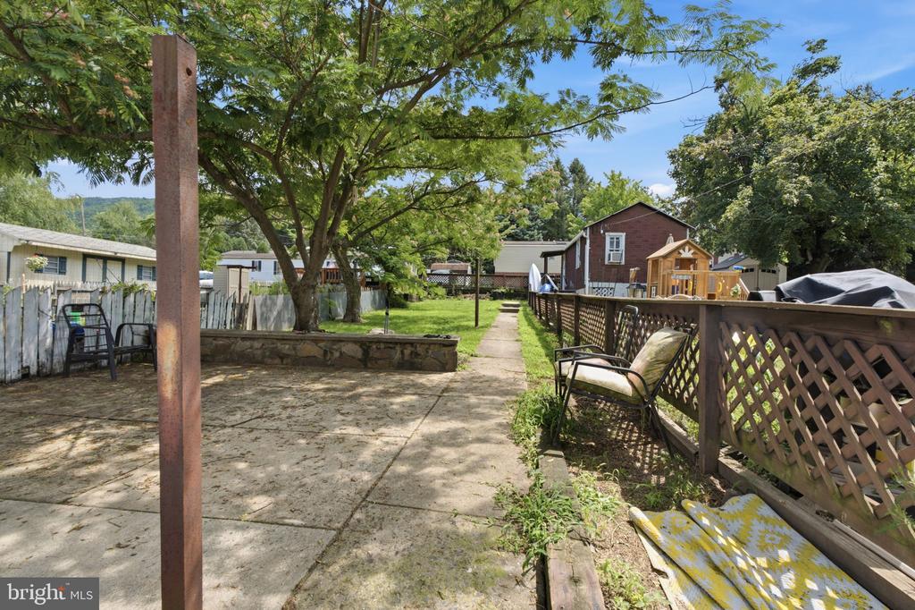 168 AVENUE A STREET