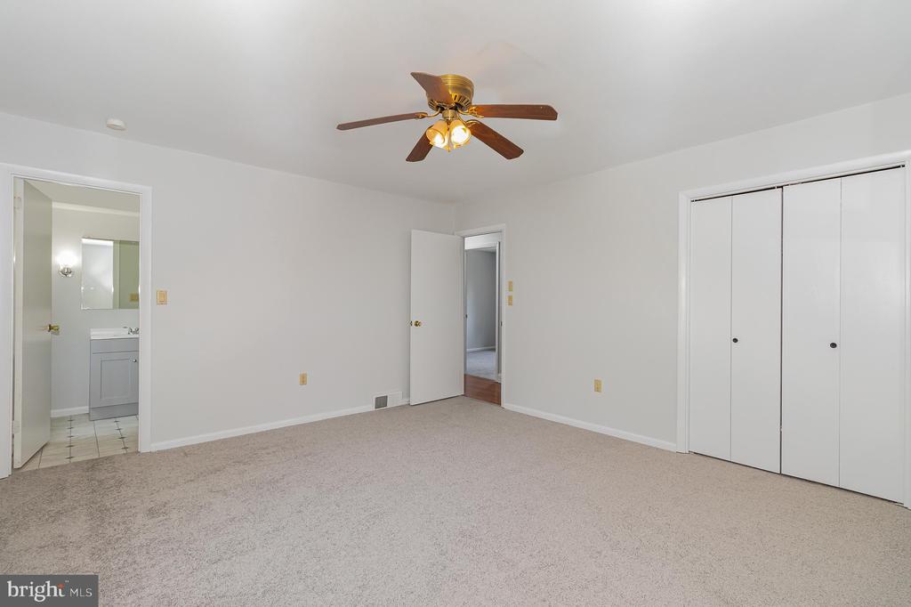 4289 BEAUFORT HUNT DRIVE